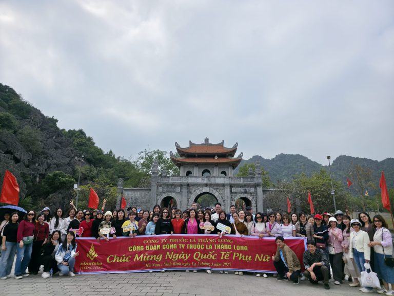 Read more about the article Chuyến du xuân tuyên dương nữ CBCNV tiêu biểu nhân dịp ngày Quốc tế phụ nữ 8/3