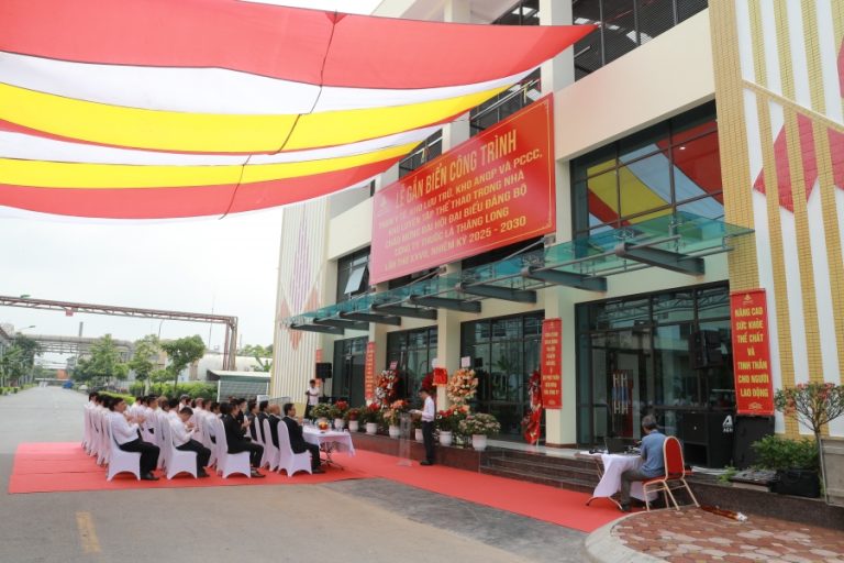 Read more about the article Lễ gắn biển công trình mừng đại hội Đảng bộ Công ty Thuốc lá Thăng Long lần thứ XXVII