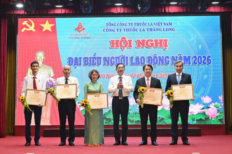 Read more about the article Thuốc lá Thăng Long nâng cao hiệu quả sản xuất, bảo đảm việc làm cho người lao động